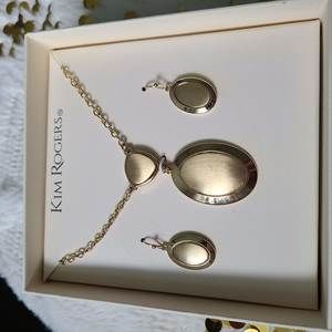 Gold Boxed Necklace Set